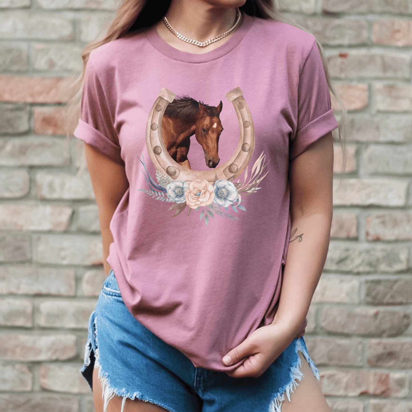 Show your passion for horses with this stylish and chic bay horse t-shirt. Featuring a cute print of a bay horse with a horseshoe and flowers, this is the perfect way to stand out from the crowd. Soft and comfortable, it's an ideal gift for the horse lover 